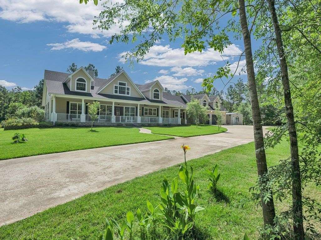 9 Acres of Land with Home for Sale in Lufkin, Texas