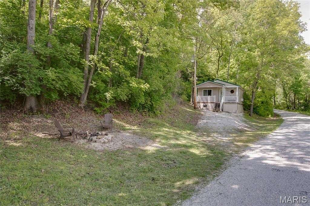 1.5 Acres of Improved Residential Land for Sale in Hillview, Illinois