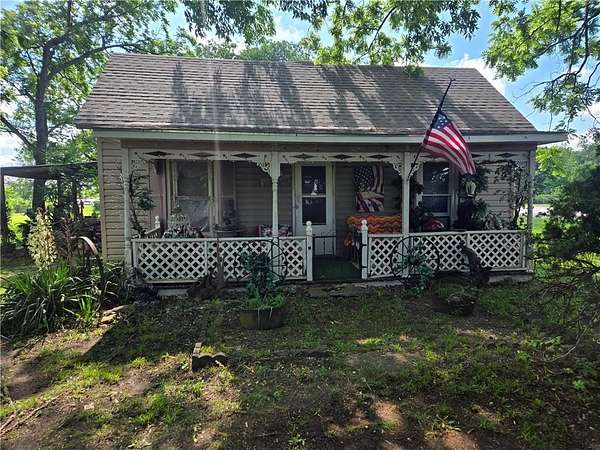 11.8 Acres of Land with Home for Sale in La Harpe, Kansas