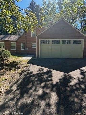 1.5 Acres of Land with Home for Lease in Southfield Township, Michigan