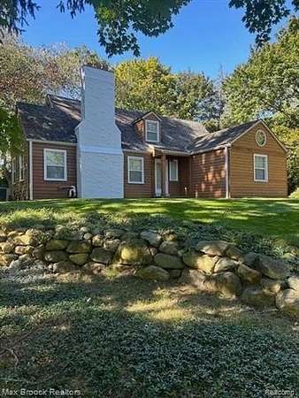 1.5 Acres of Land with Home for Lease in Southfield Township, Michigan