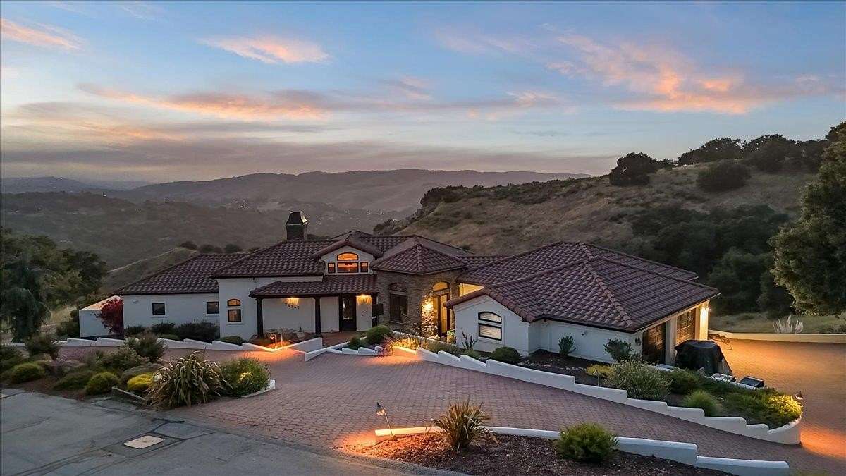 19.2 Acres of Land with Home for Sale in Salinas, California