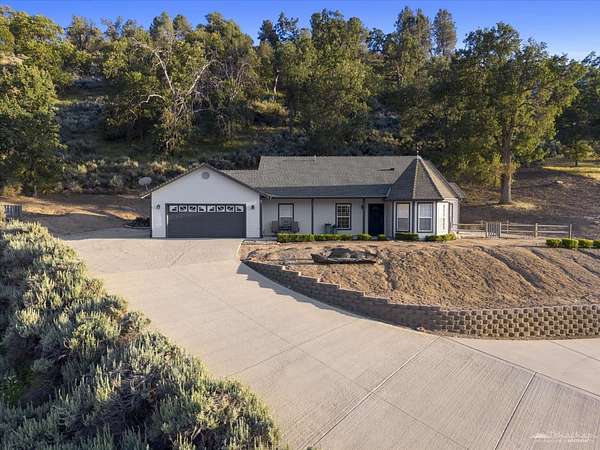 7.2 Acres of Land with Home for Sale in Tehachapi, California