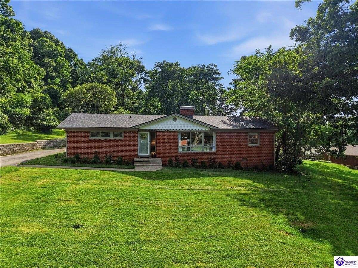1.7 Acres of Land with Home for Sale in Russellville, Kentucky