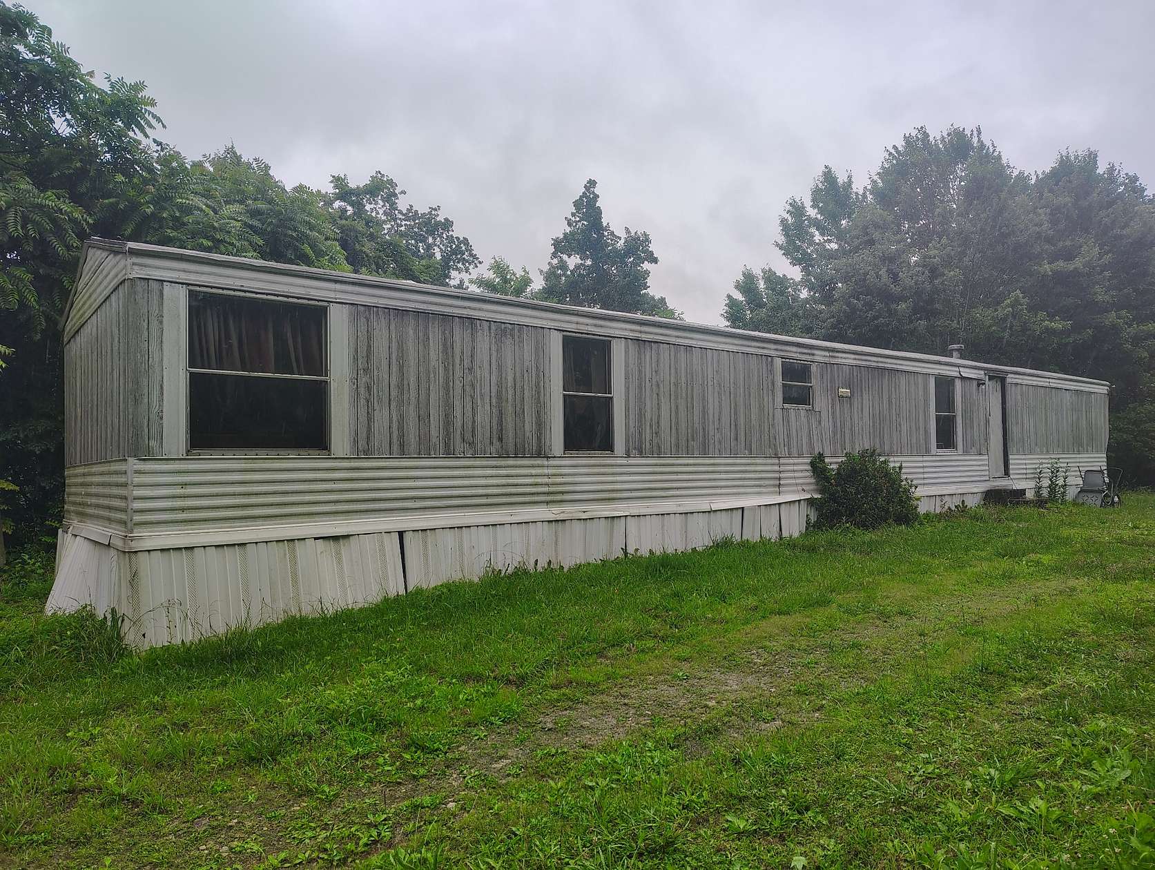 5.64 Acres of Land with Home for Sale in Lafayette, Tennessee