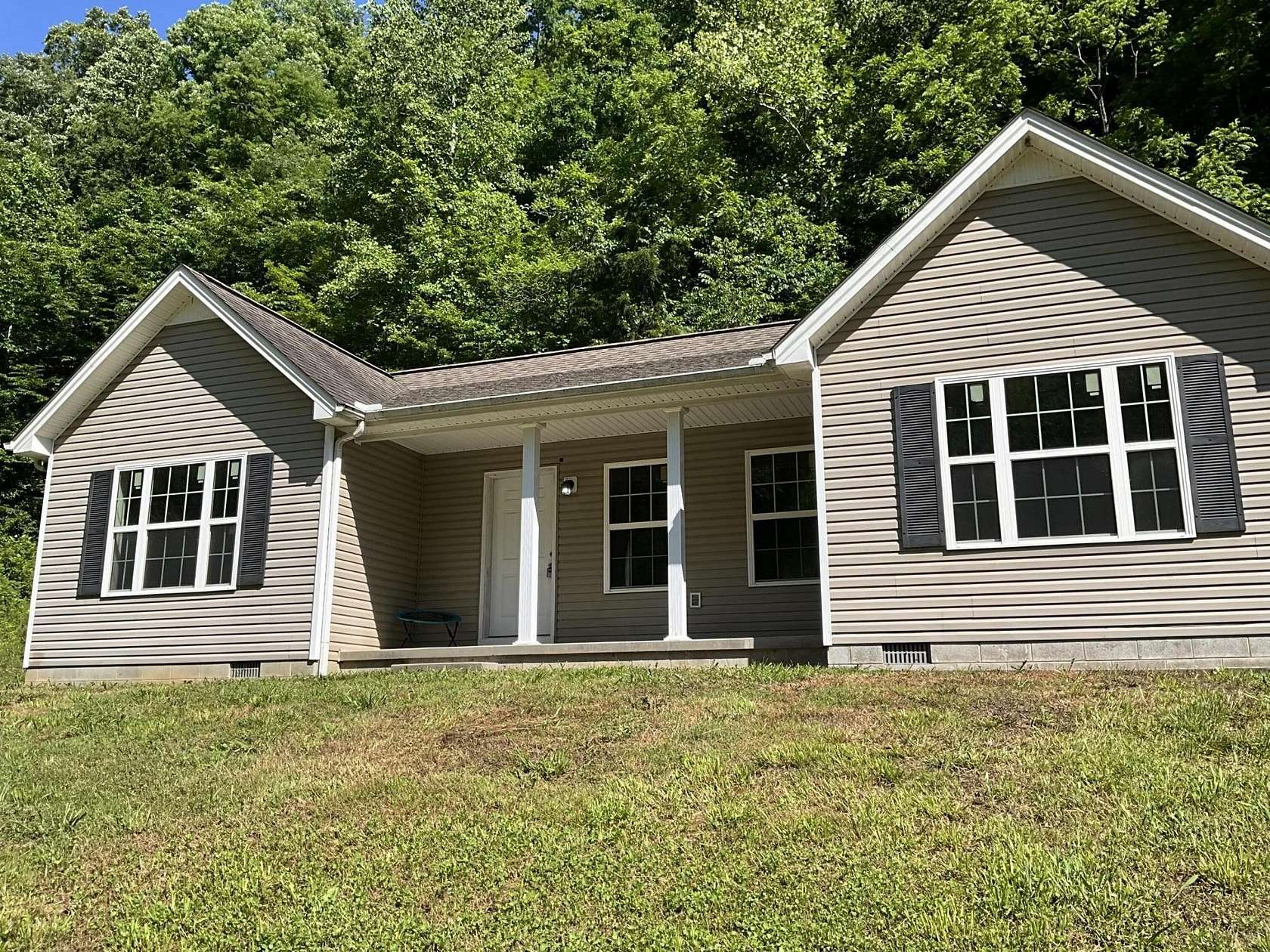 5.67 Acres of Land with Home for Sale in Manchester, Kentucky