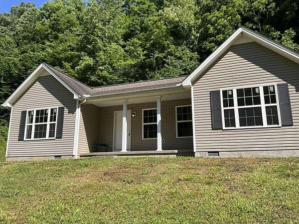 5.67 Acres of Land with Home for Sale in Manchester, Kentucky