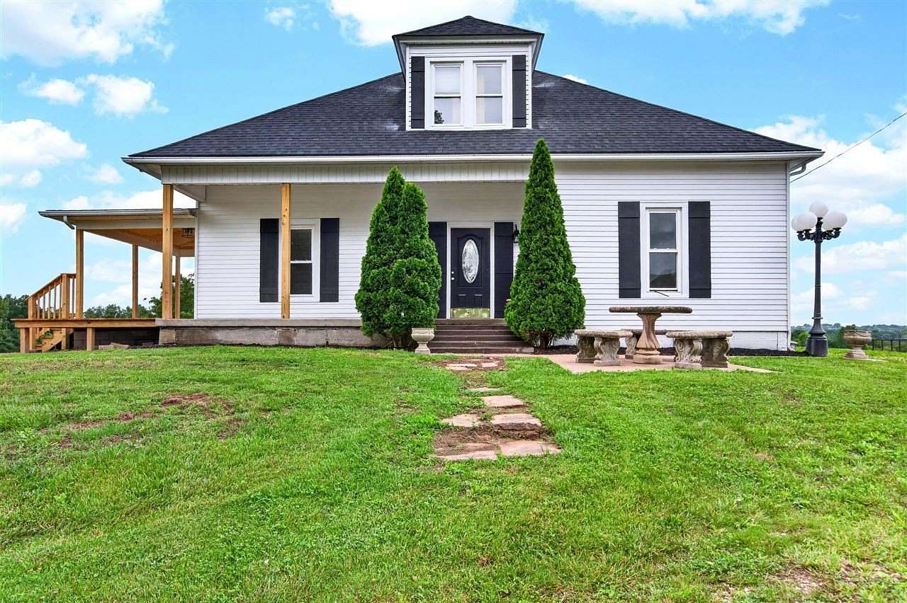10 Acres of Land with Home for Sale in Bowling Green, Kentucky