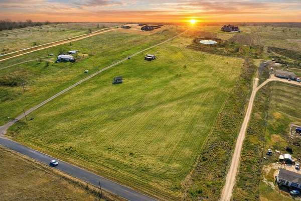 10 Acres of Land for Sale in Taylor, Texas
