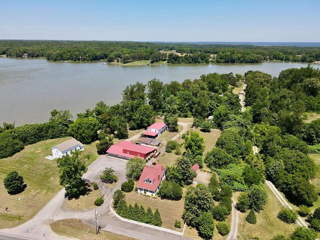 5.11 Acres of Improved Mixed-Use Land for Sale in Montross, Virginia