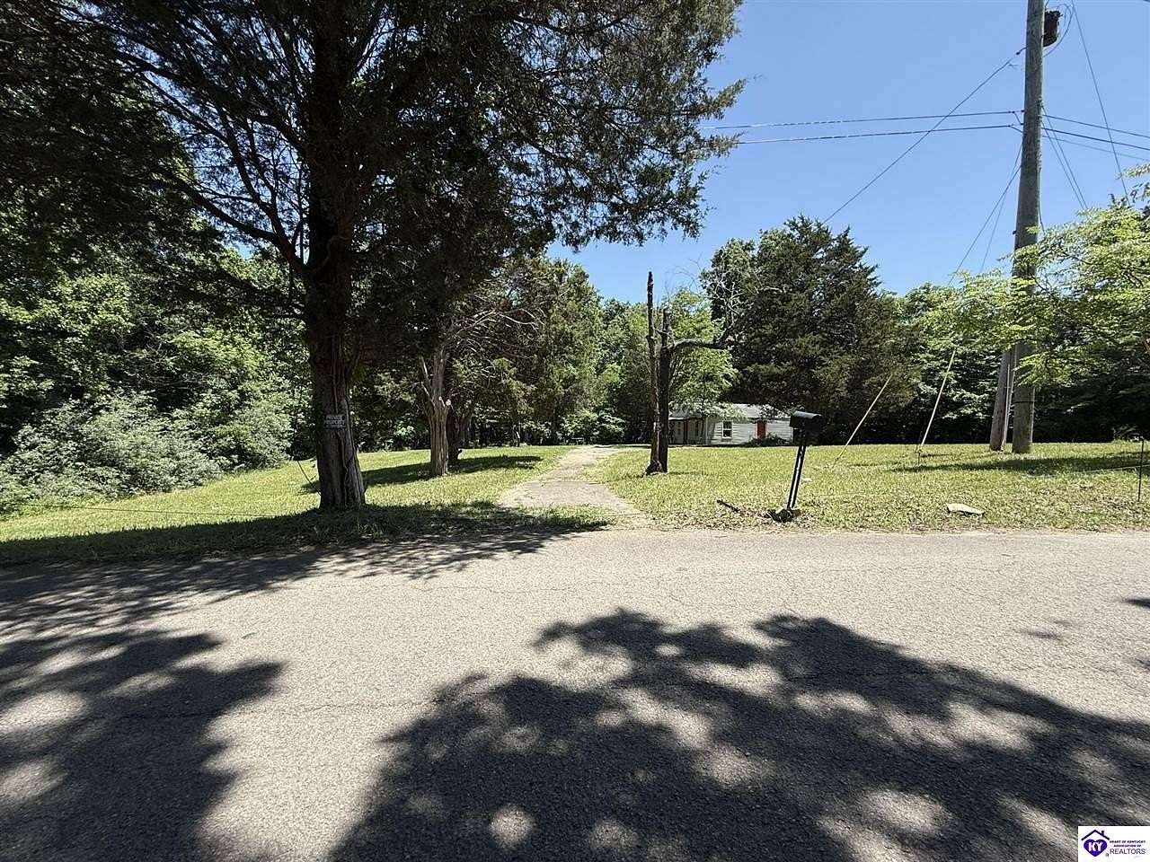 1.37 Acres of Land with Home for Sale in Radcliff, Kentucky