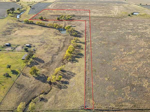 15 Acres of Land for Sale in Holland, Texas