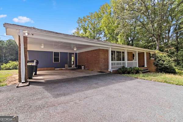 23.9 Acres of Recreational Land with Home for Lease in Fayetteville, Georgia