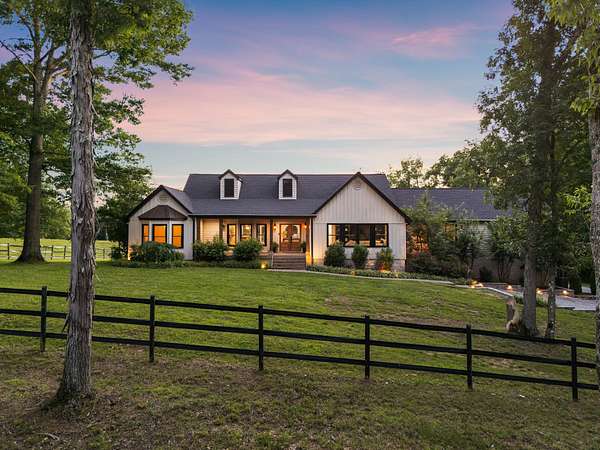 10 Acres of Land with Home for Sale in Spring Hill, Tennessee