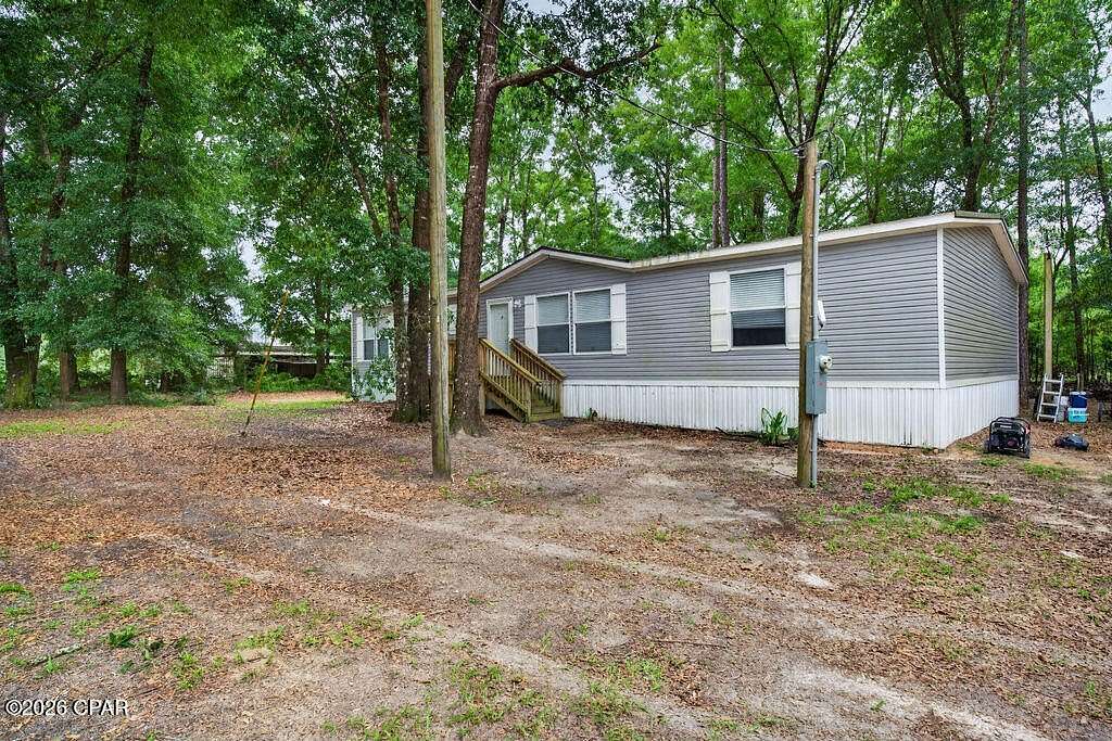 1.7 Acres of Land with Home for Sale in Vernon, Florida