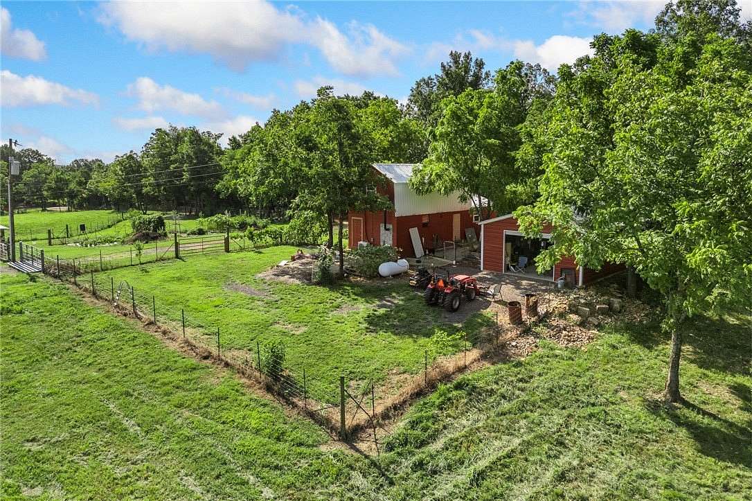 39 Acres of Land with Home for Sale in Marshall, Arkansas