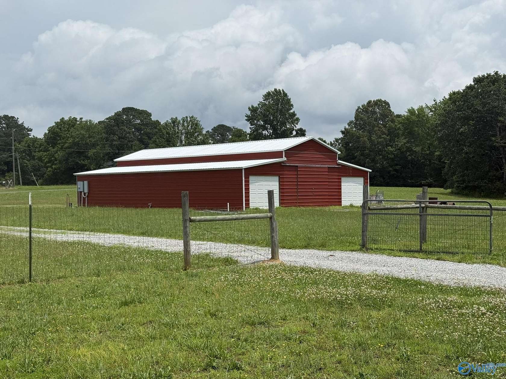 19.1 Acres of Land with Home for Sale in Guntersville, Alabama