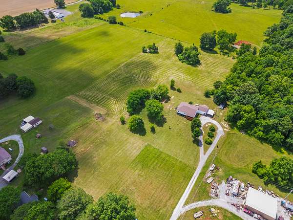25.4 Acres of Land with Home for Sale in Springfield, Tennessee