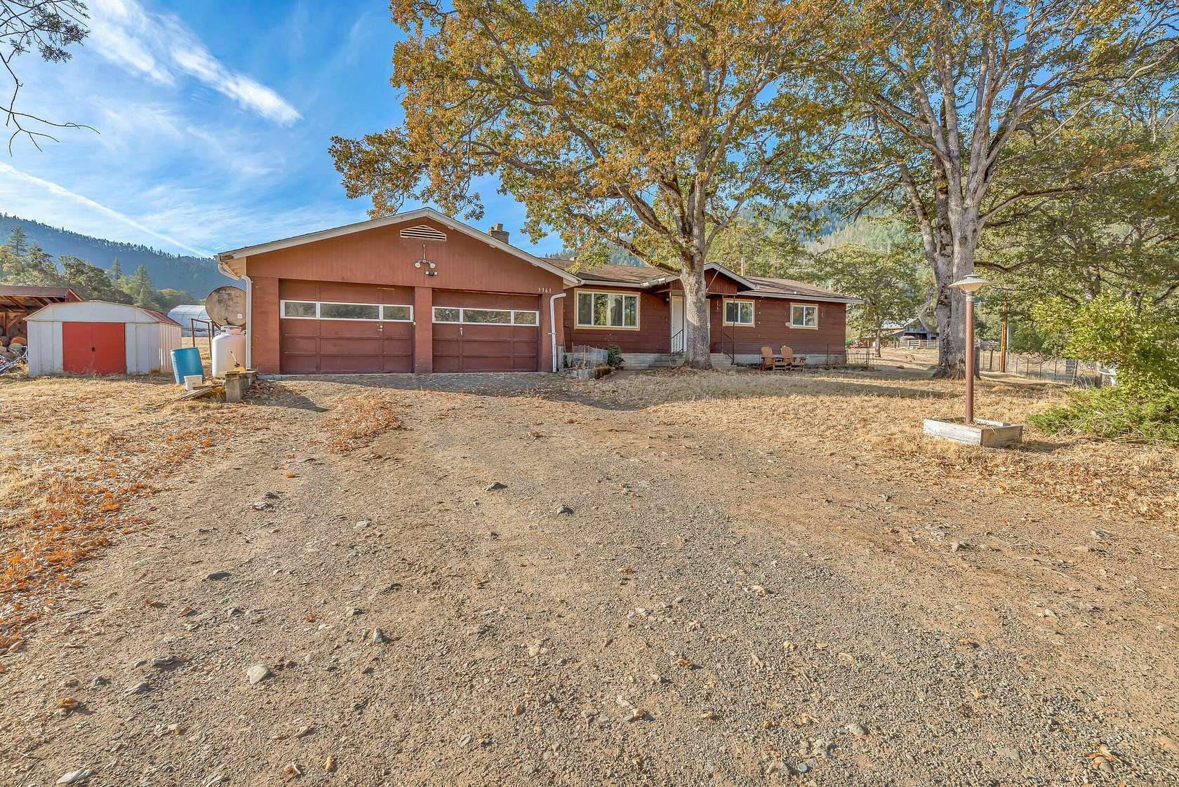 4.77 Acres of Land with Home for Sale in Jacksonville, Oregon