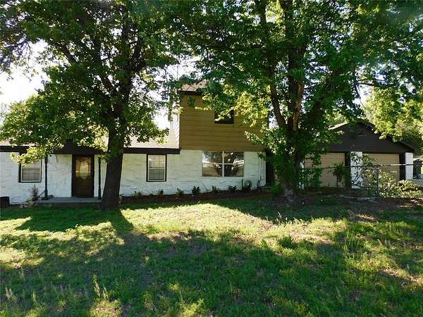 5 Acres of Land with Home for Lease in Choctaw, Oklahoma