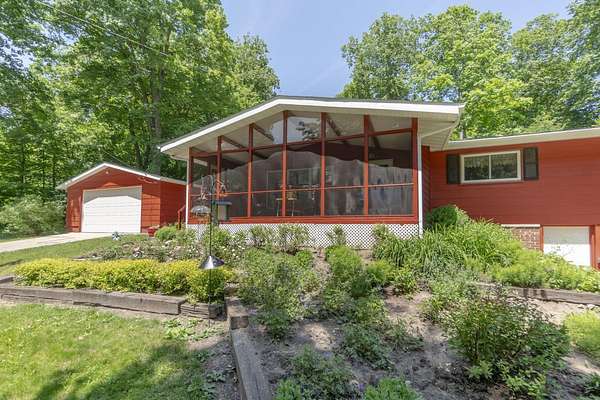 15.6 Acres of Land with Home for Sale in Waverly, Iowa