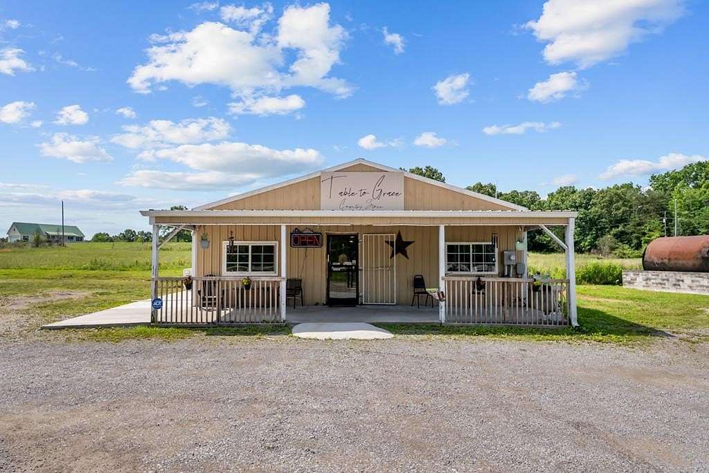 2.5 Acres of Improved Mixed-Use Land for Sale in Pikeville, Tennessee