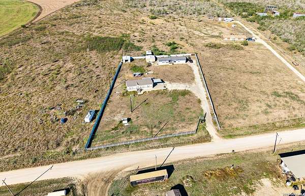 5 Acres of Residential Land for Sale in Nixon, Texas