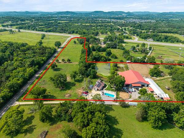 12.5 Acres of Land with Home for Sale in Franklin, Tennessee