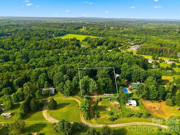 1 Acre of Residential Land for Sale in Hickory, North Carolina