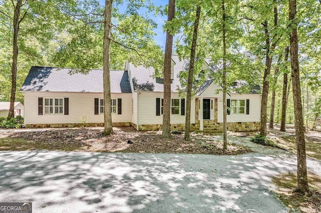 9.5 Acres of Land with Home for Sale in Moreland, Georgia