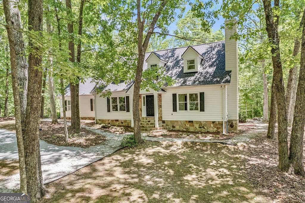9.5 Acres of Land with Home for Sale in Moreland, Georgia