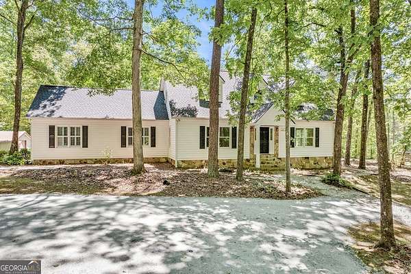 9.5 Acres of Land with Home for Sale in Moreland, Georgia