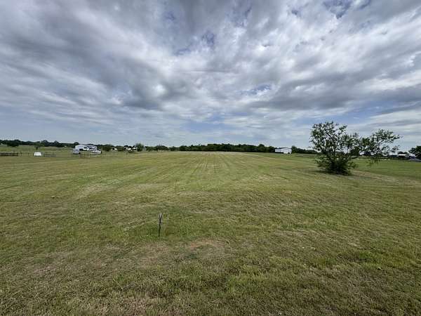 2.5 Acres of Residential Land for Sale in Oak Point, Texas
