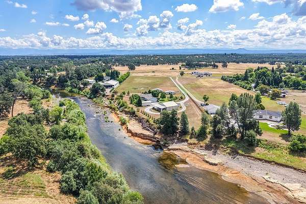 9.52 Acres of Land with Home for Sale in Palo Cedro, California