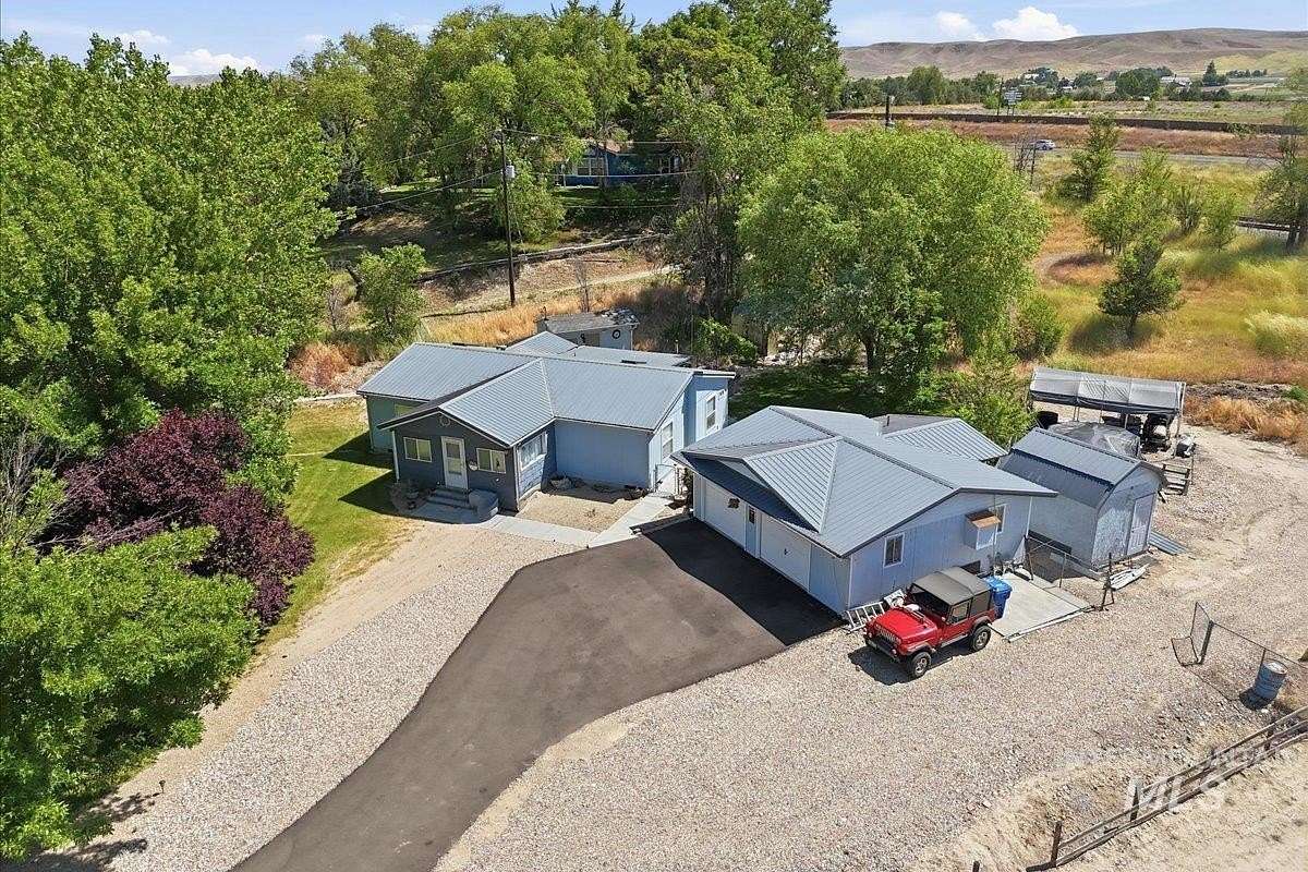 1.75 Acres of Land with Home for Sale in Payette, Idaho