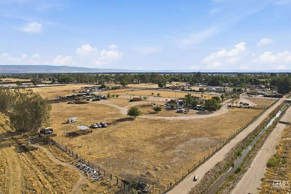 10.2 Acres of Land with Home for Sale in Bakersfield, California