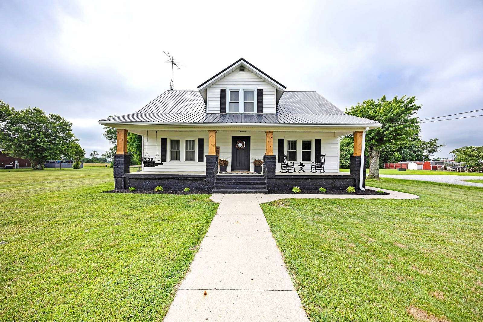 2.62 Acres of Land with Home for Sale in Loretto, Kentucky