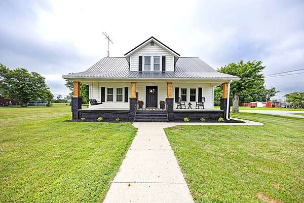 2.62 Acres of Land with Home for Sale in Loretto, Kentucky