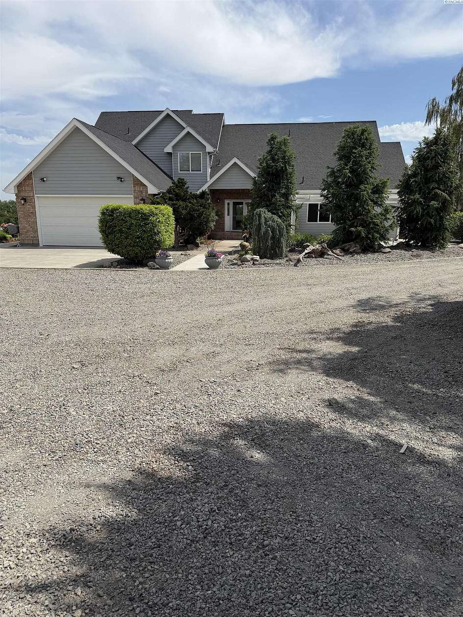 1.58 Acres of Land with Home for Sale in West Richland, Washington