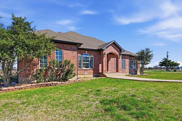 1.8 Acres of Land with Home for Lease in Van Alstyne, Texas