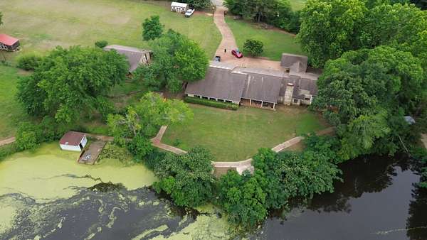 8 Acres of Land with Home for Sale in Jacksonville, Texas