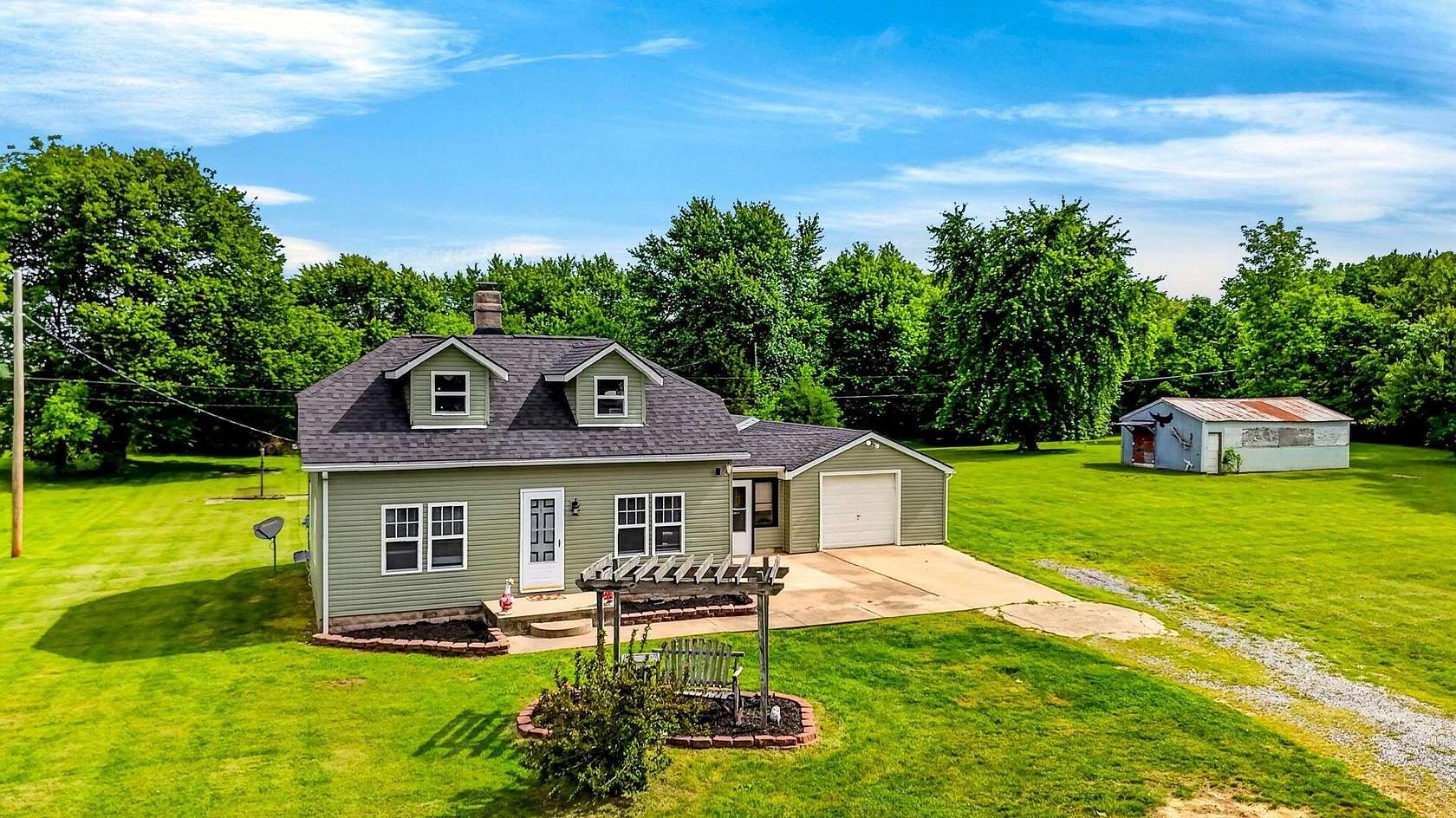 2 Acres of Land with Home for Sale in Circleville, Ohio