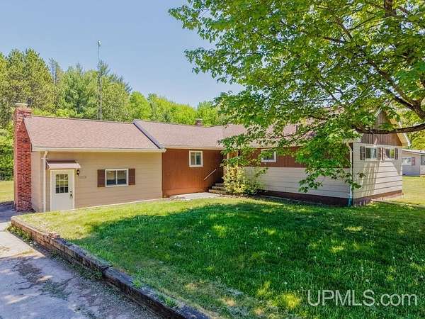 2.5 Acres of Land with Home for Sale in Gladstone, Michigan