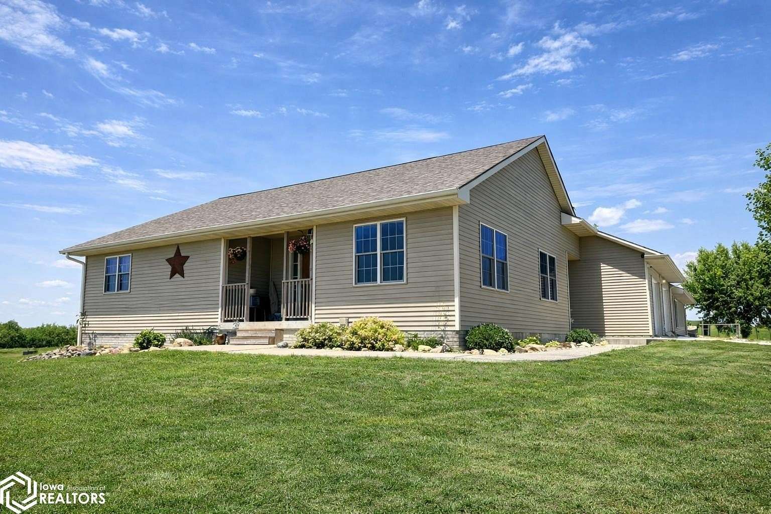 50.5 Acres of Land with Home for Sale in Osceola, Iowa