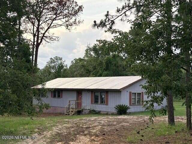 5 Acres of Land with Home for Sale in Melrose, Florida