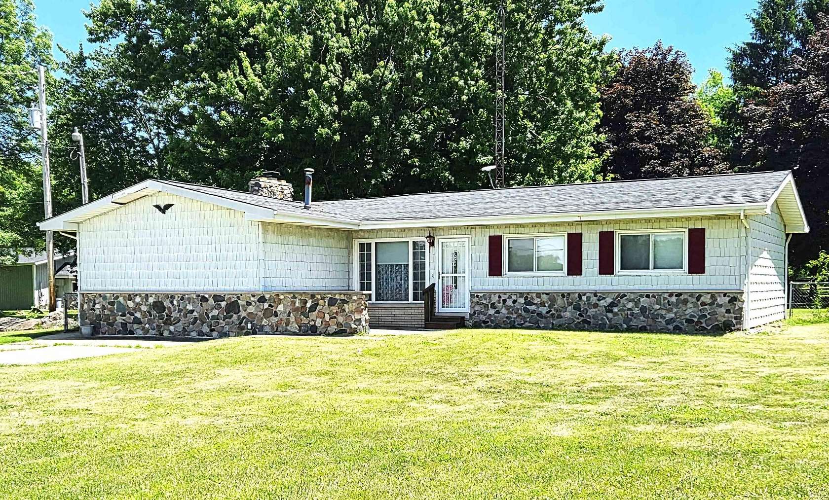 2 Acres of Land with Home for Sale in Cromwell, Indiana