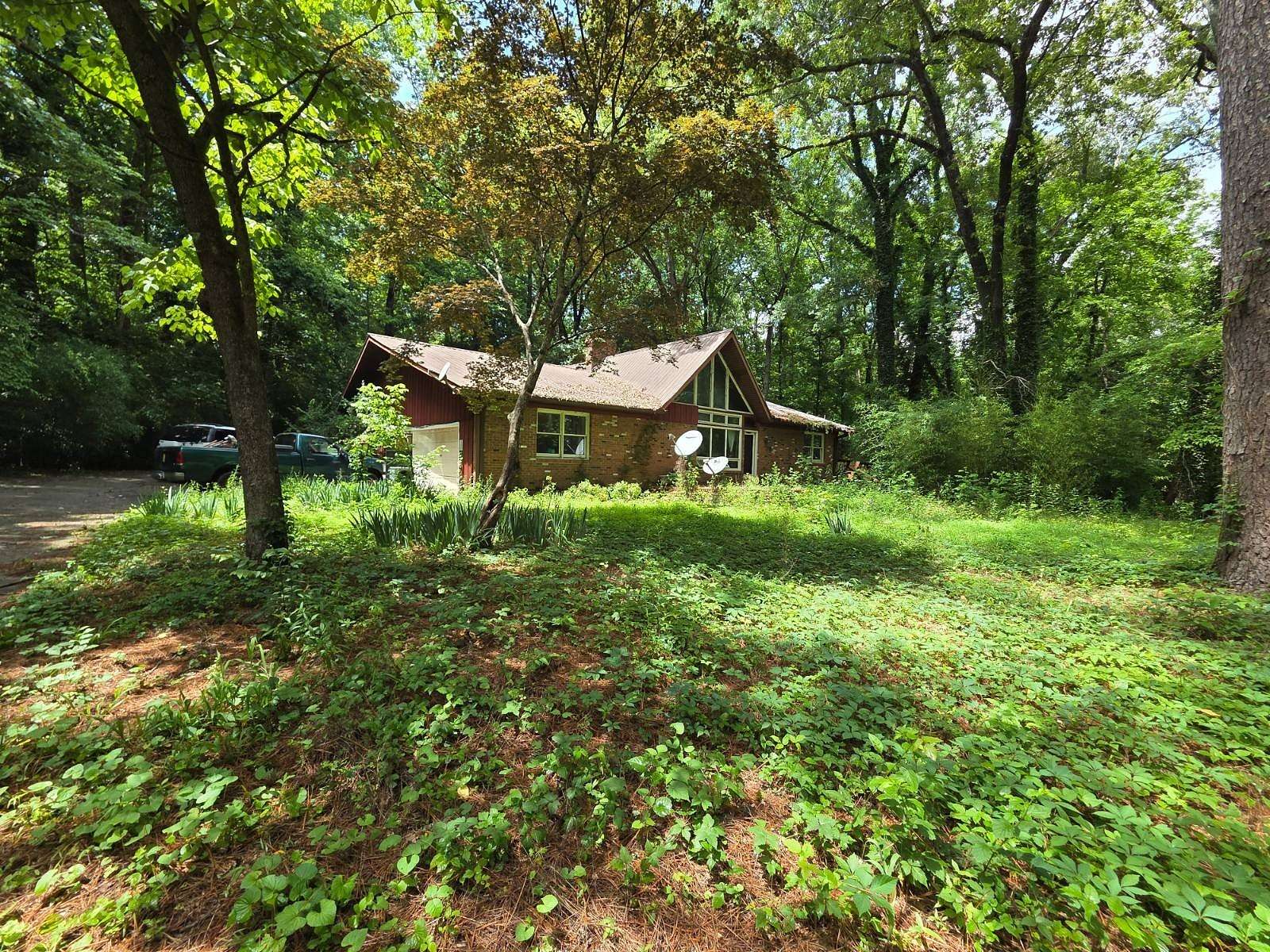 8 Acres of Land with Home for Sale in Decatur, Alabama