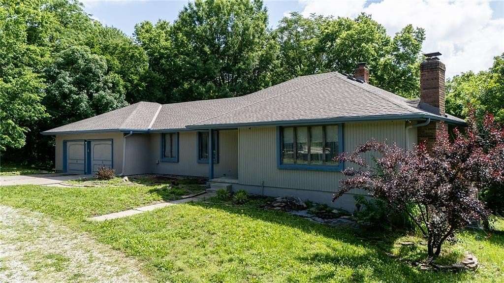 5 Acres of Land with Home for Sale in Camden Point, Missouri