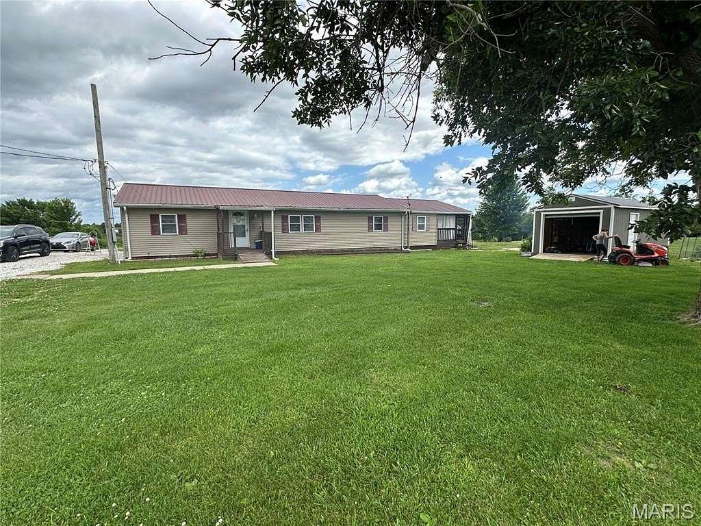 15 Acres of Land with Home for Sale in Greenfield, Illinois
