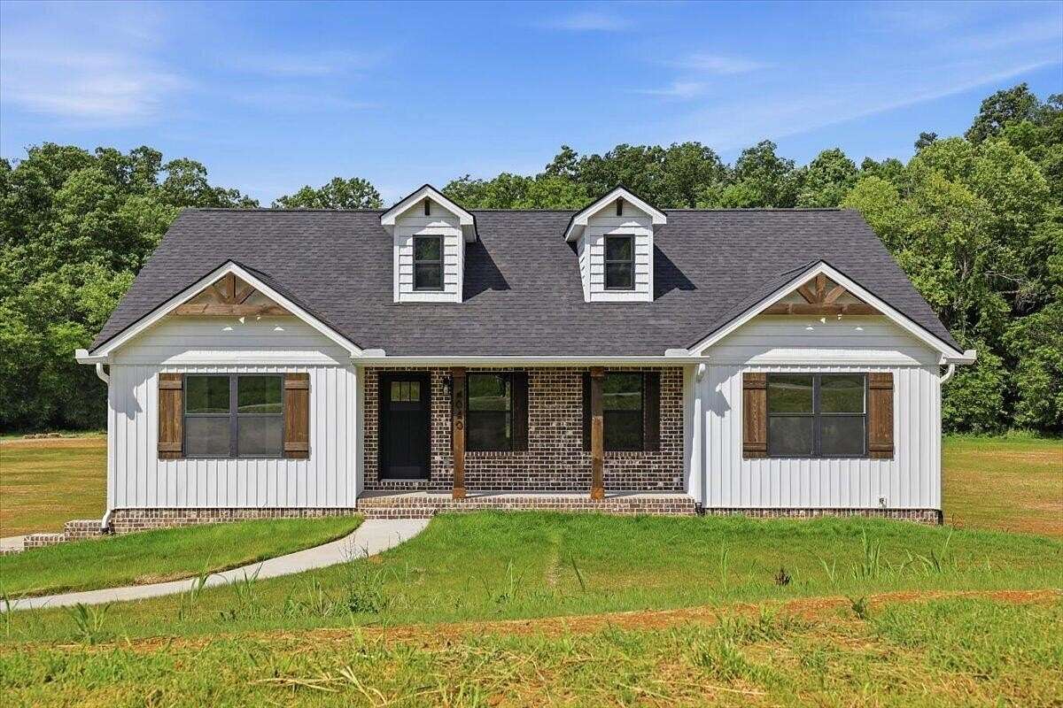 2.49 Acres of Land with Home for Sale in Morristown, Tennessee